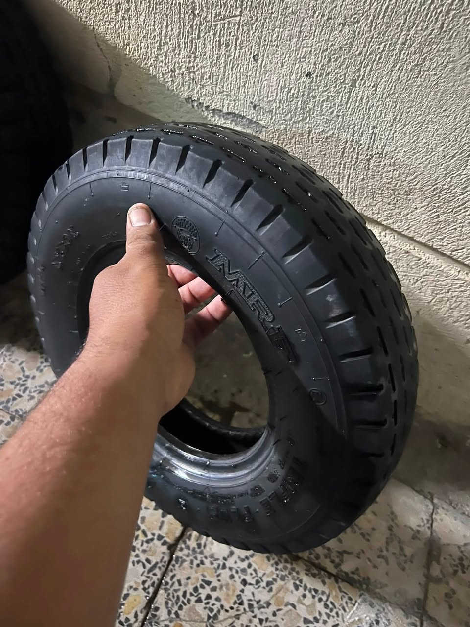 سلام عليكم تايرات جبلي ابو ختم لبيع مستعملات وبيهن واحد بي ويل ابو فتحه مكاني المحمودية حي عسكري ‭***********‬      ***********
