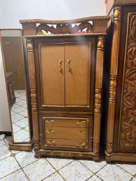 غرفة نوم كويتي للبيع كبيرة
چرباية2متر.  كنتور 3متر 
السعر 875الف بيها مجال قليل 
مكاني البصرة الزبير 
للتواصل ***********
