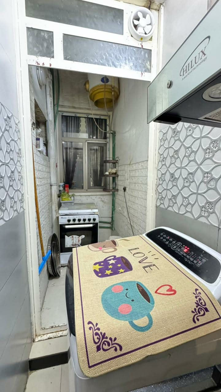 بسم الله النور  بيت في شارع فلسطين  حي نيل محلة 503 مساحتة 135 نزال 30 نضام شقة درج من خارج وداخل  خمس غرف نوم ثلاث حمامات صالة مناور اثنين  كبيرة 21متر مطبخ داخلي طابو صرف  للاستفسار *********** ابو ود
