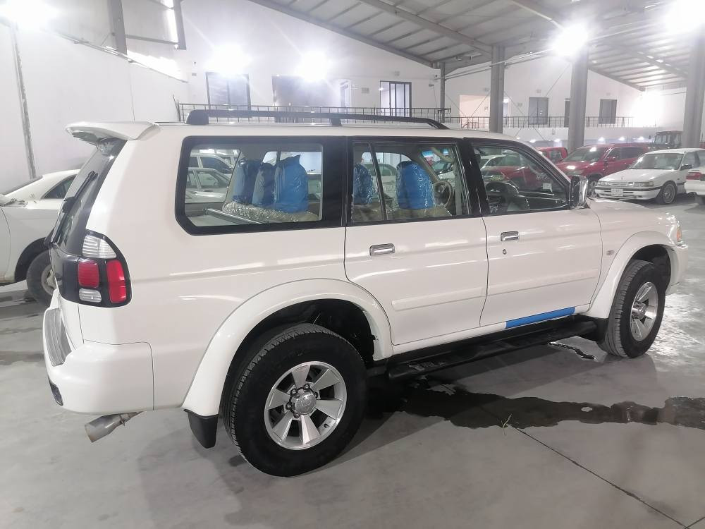 مستەربۆشی ناتیڤا  مۆدیل 2008 گیر تۆماتیک و دەبل ئەکسل کیرو مەکینە  و ئەکسل بەشەرت بیش فولە سەیارەکە  و پشتی کەبسە دوو سێ بارجەی  بۆیاغە بێ ناو گرتن سەقفیشی توزیک بۆیاغی هەیە  سەنەوەی تازەیە تا نزیکی 2030  سەیارەکە هین ماڵی خومانە بەشەرتی وەکال و تەحویل یەک دینار مەسرەفی تیدا نیە سەیارکە لە هەولیر  بنصلاوە نرخی 90 گەلا کەمەعامەلە *********** أربيل, العراق
