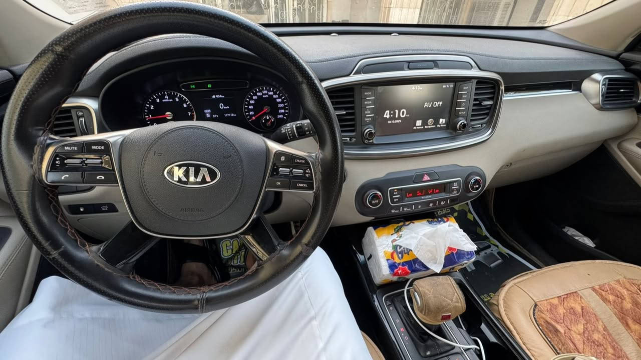 كيا سورنتو 2020 خليجي رقم بغداد مكفوله كفاله عامه من الحوادث عدا شخط بالباب الخلفي تم اصلاحه
✅ 7 راكب مع كشنات جلد 
✅ صندوك كهرباء
✅ اشاير ترحيب بلمرايه 
✅ كشاف ولايت led 
✅ بك لايت led 
✅ مرايه شفط
✅جنطة كهرباء 
✅ ويل كب نيكل 
✅ حساس امامي خلفي جانبي 
✅ 3 قطع تبريد 
✅ كلمة سورنتو بلدواسه
✅ اربعه انظمه قياده 
✅ يو اس بي
✅ بردات بلادية 
✅ فول تحكم ستيرن 
✅ كشنات كهرباء
✅شاشة كبيره
✅قماره حديد
✅ كامرات دواره 
‏✅ صدر جديد كير مكينة تبريد كلة جديد ومكفول إدامة 
✅ V6 ستة سلندر 3500 
جاهزة بدون اي نقص
رقم بغداد باسمي تحويل ثاني يوم مع فحص وسنوية كلة جديد سيارة جديدة بمعنى الكلمة
السيارة ماشية120 الف كيلو حقيقي

***********
