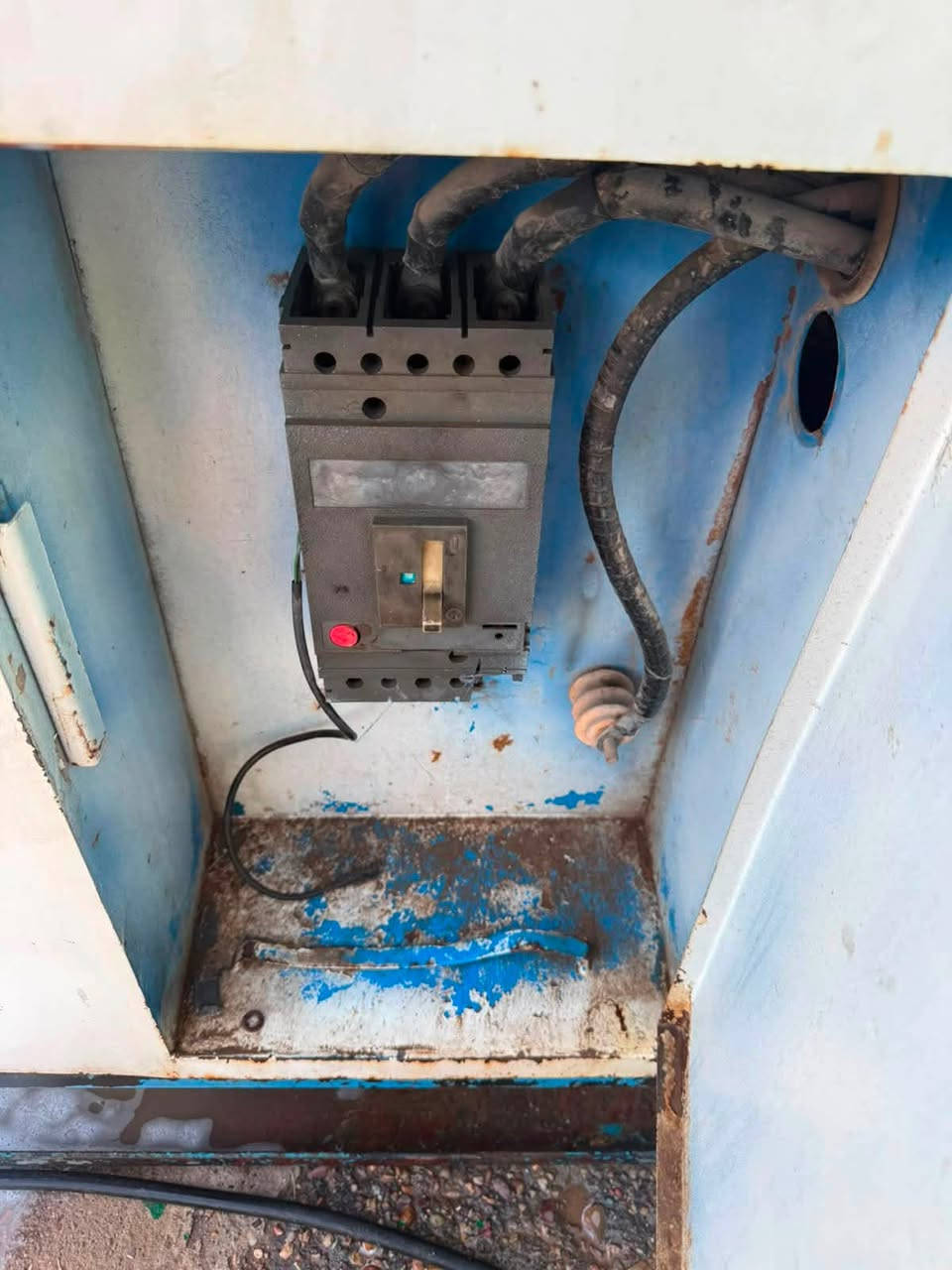 مولدة نوع كمنز 102 توليد 150KV
6 سلندر راديتر نحاس امريكي اصل اصل وليس صيني مكينة  فقط بخار تجي تفحص وتشوف بعينك السعر 37 وبيها مجال مكاني بغداد السيدية ***********
