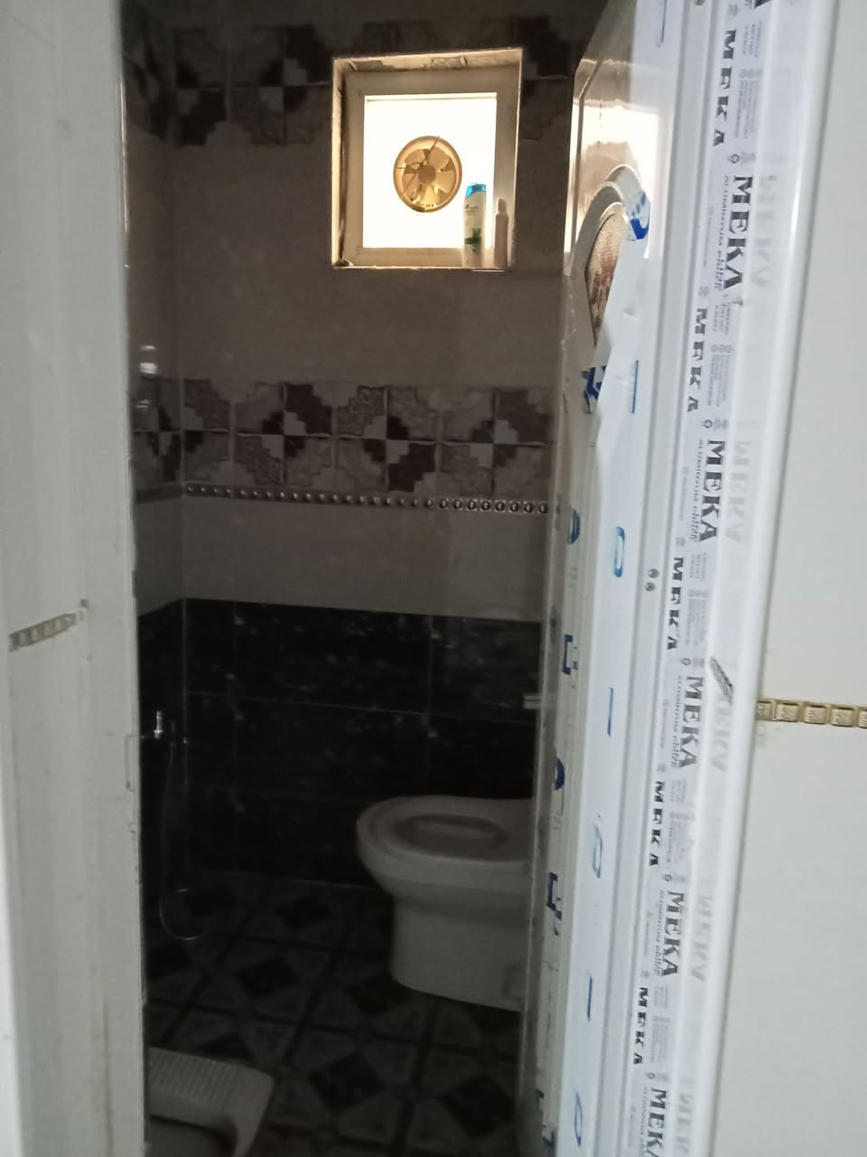 السلام عليكم   بيت للبيع 
طابو بستنه مداور أسهم  مساحته البيت ٢٥٠متر ٣غرف نوم وصاله ومطبخ وحمامات ٣ وبرانيه ومدخل وكراج البيت نص عكاده ونص مسلح بناء كله طابوك شبابيك كلهن المنيوم وشارع ٨متر عرضه  شارع مجاري وتبليط كامل خدمات  مكان سماوه شارع الجامعه  

#المعرفة السعر راسلونا أو تصل ع رقم. ⬇️
***********
