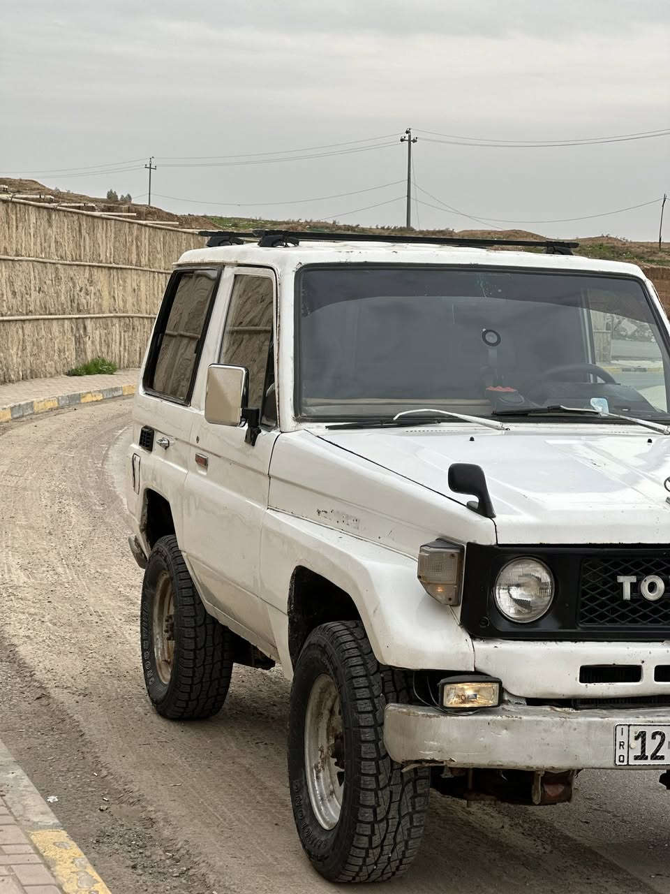 السلام عليكم رمضان كريم
لاندكروز 70تك
مديل 1987
محرك سته F3
محرك وكير شرط 
مصبوغه عام 
رقم نينوى انكليزي شرط التحويل 
.
العنوان الموصل حي نركال 
لمعرفه السعر الاتصال على الرقم 
***********
