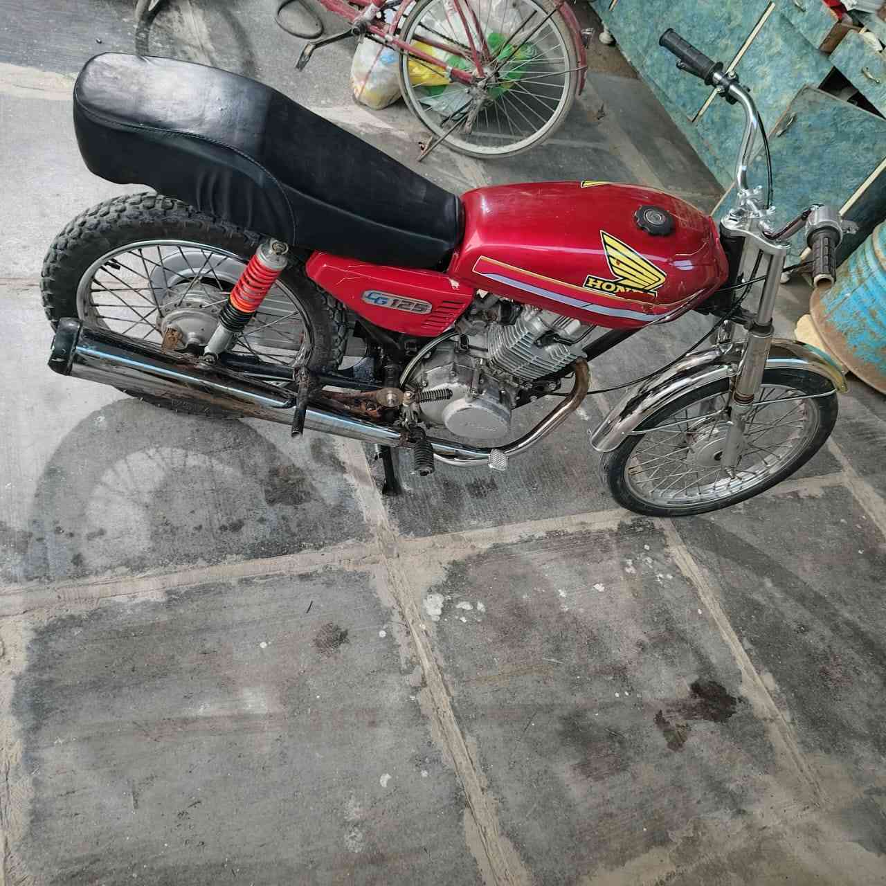 دراجه نامه البيع سعر ٣٥٠ وبيهه مجال بسيط مكان الهاشميه رقم ***********
