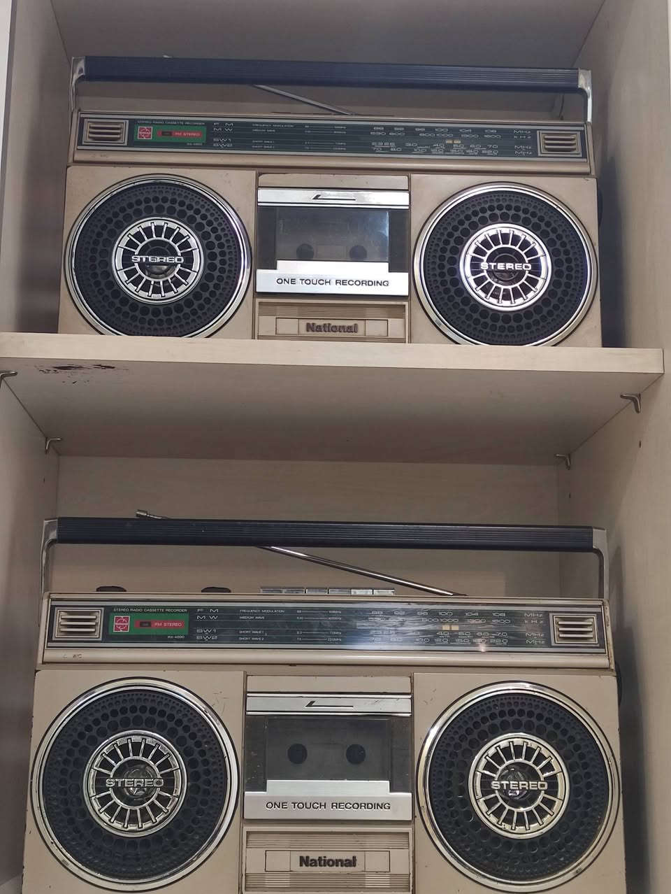 سلام عليكم مسجلات ناشانول ياباني للبيع راديو اف ام سحب ممتاز نضافه 95% يوجد توصيل وتساب ***********
