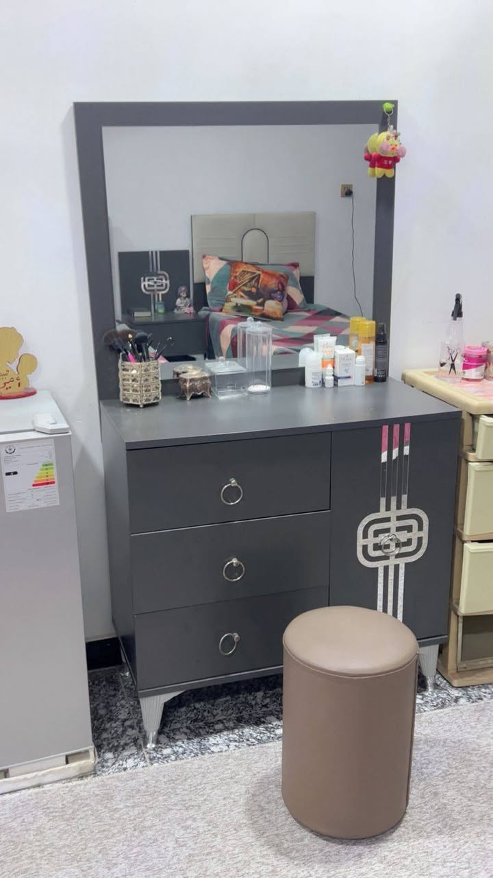 سلام عليكم غرفه نوم صارلهة شهرين من مشدوده كلش نضيفه احله من تصوير حتا دواشك مال جرابي وياهن السعر350 هذا رقمي***********
