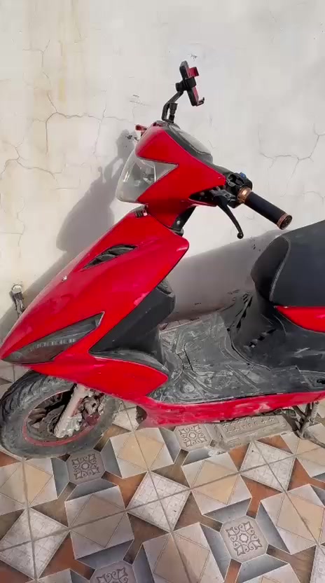 دراجة  ماكس 2025   مابيها اي نقص برغي مامفتوح بيهة  بصمة تشغيل عن بعد  مكان  ديالئ بعقوبة التحرير رقم الهاتف *********** والسعر خاص
