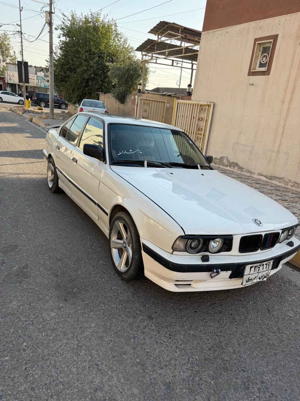 بيئم موديل 1990 گيرو مه كينه بي عيبه بس يك توز له زخت بوخاره كي هه يه زور كم سرف ده مات به عام بو بيئم سرفه كي هه ر هه يه سياره كي خاوينو جوان ريك ناو غرفه ي جوانه ته بريده كوبليسه ري تيك جوه ره قم هه وليره به شرتي تحويل 3 وه ره قه عرامه ي له سه ره سبغ عام نيه به عام ده فروشم دحميكي خه فيفي لاي دينكه ي سكني هه يه خوي له شتي دايه ته نيشتي بيشو بشتي كبسه سيلايده سعري 35 مه جاليكي زور كه م واتساب *********** 
كورك *********** 
شوين هه ولير أربيل, العراق
