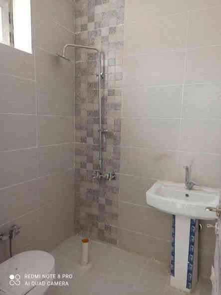 247
دار للايجار  (250 متر) حي النداء 
شارع المجمعات مجمع السلطان 
السعر الايجار 400 الف 
يحتوي على طابق واحد
 غرف2 مطبخ   صاله   ، استقبال
خزان   سخان   ماطور. خط مولد 
ـــــــــــــــــــــــــــــــــــــــــــــــــــــــ
دار بنضافه 100 بال،100 للاستفسار ..*********** ابو /ع
 *********** امانه كوله من طرف المروجه زينب للعقار
