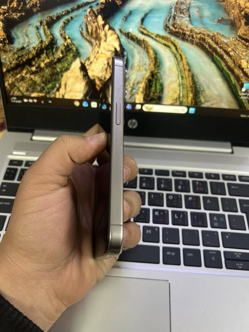 ايفون 15 برو فقط ( صغير )
ذاكره 128 بطاريه 96
دبل سيم  فقط مبدل شاشه بصمه الوجه شغال
الضهر بي فطر السٍعر 550 الفٍ
***********
***********
