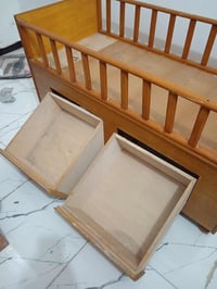 سرير اطفال • نجارة • حتى ٦ سنوات