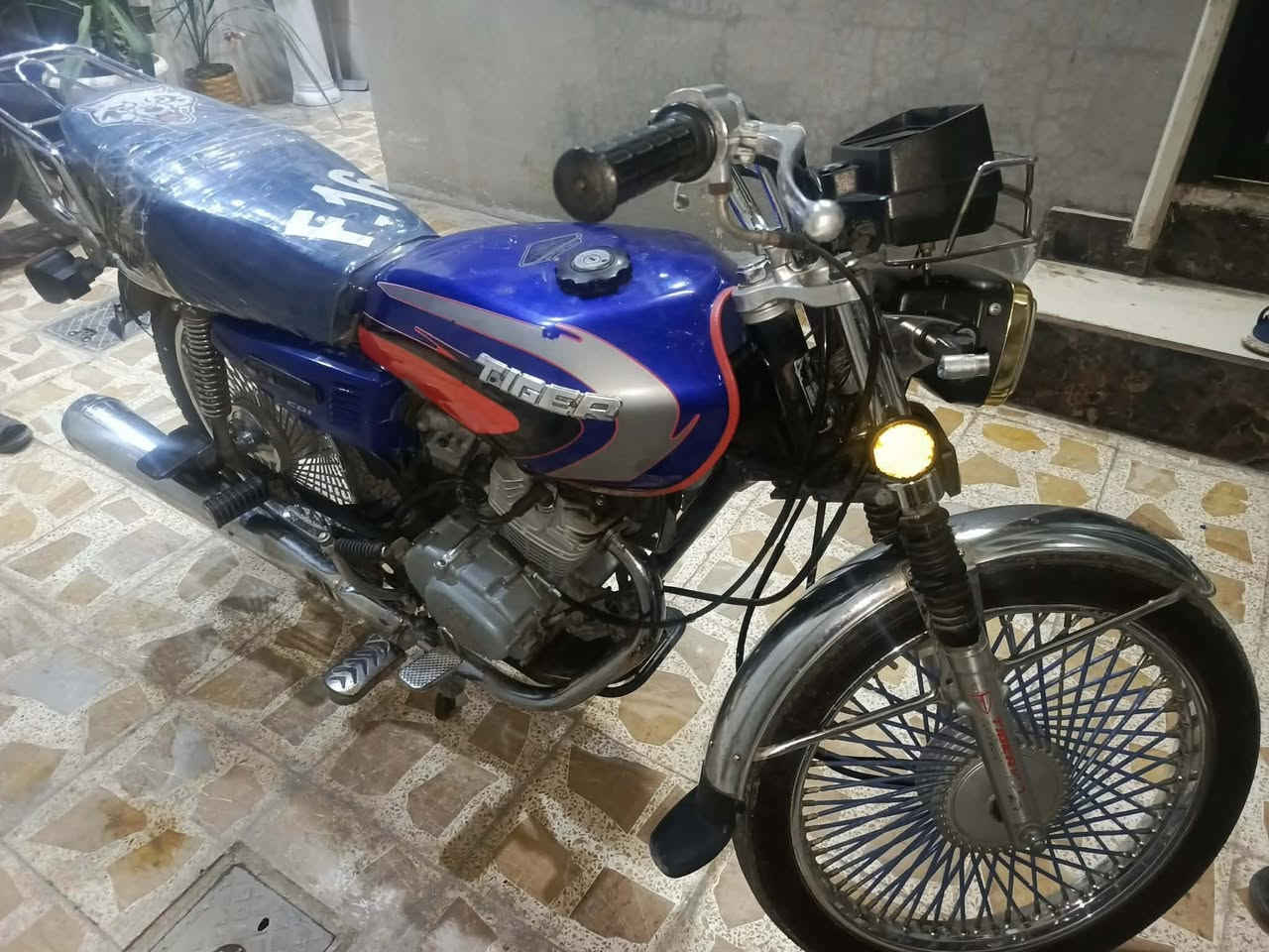 ماطور تايكر للبيع موديل2020
مبدل بستن اشاير شغاله ولايت شغال بس ينرادله ضفيره وربط
السعر300قفل
***********
***********
