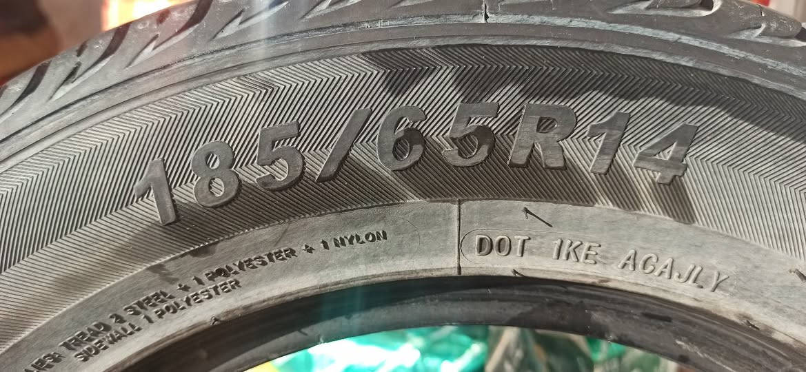 السلام عليكم 
زوج تايرات مستخدم حيل نضيف
185/65/14
شرط جوبلس عواج مابيه
نوعيه ممتازه 
العنوان/ 17 تموز قرب ملعب تموز

السعر 35
***********
