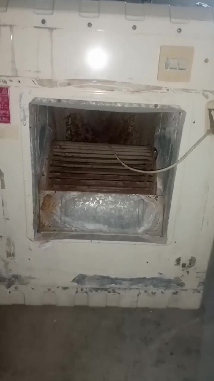 للبيع مبردة نوع توربو الحجم 3 ونص شرط شغل السعر  80 المكان موصل حي الجزائر للاستفسار الاتصال على الرقم ***********
