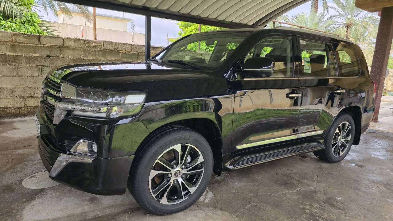 السلام عليكم ورحمة الله
لاندكروز موديل 2021 بريم أصلية فول مواصفات ماشية 105 الف مكفولة من الصبغ والحادث والتبديل عدى بارد قليل موضح بالسونر محرك 6 سلندر 4000 تنفس طبيعي.....
مكاني بغداد الدورة هوررجب 
السعر 515 ورقة وبيها مجال للشراي 
***********
***********
