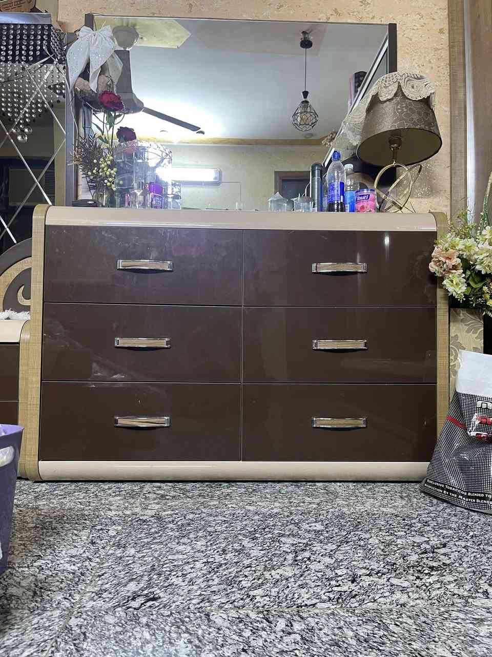 غرفه تركيه 7 قطع نضيفه بس ملاحضات جداً بسيطه السعر 750 المكان بغداد شارع فلسطين
***********
