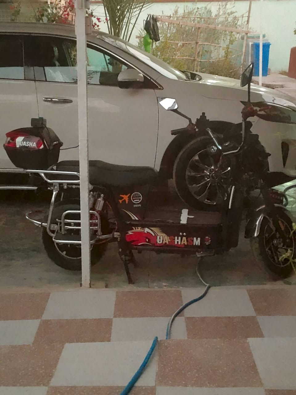 السلام عليكم دراجه شحن نوع هيوشه موديل 2025 اخر اصدار كامل تاير خلفي جديد ماطور نضيف كلش ماتصرف ليه ربع  كامل 6 باتري مايصرف شحن بطاريات نضيفه وزينه بس اني ابيعلك نص عمر السعر 600 وبي مجال للشراي *********** مكاني هيت السكك
