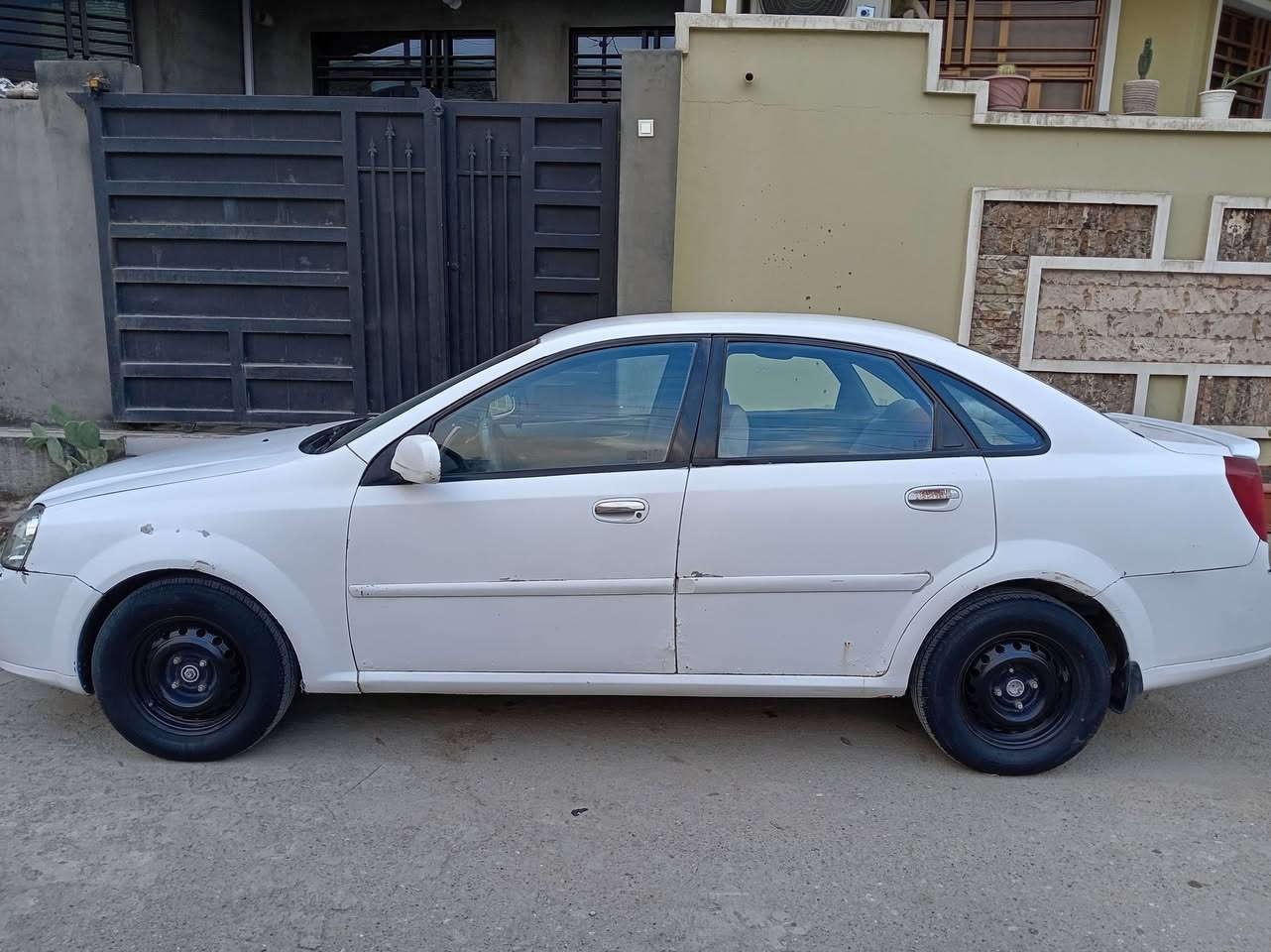 وابترا ٢٠٠٤ سياره حلوه جاهزه ما بيه نقص تبريد شغال سياره بيه جاملغ مامي صبغ رقم صاحب سياره *********** سعر 57 وبيه مجال
