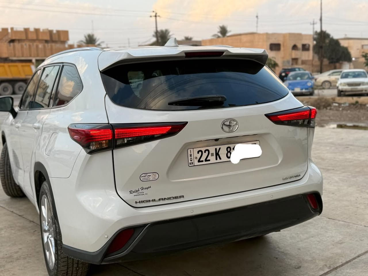 السلام عليكم / تيوتا هايلندر 2022  فول لمتدد مواصفات 6 سلندر. وارد امريكي / مواصفاتها بصمه شاشه كبيره جنطه كهرباء فتحه ابواب بردات كشانه كهرباء ويل عالي داخل بيجي   اعلى فئه بلهايلندر / حادثها بابين من امريكا وراشين الجاملغات توحيد لون بجم كبس ايرباك برده بس طاك  / رقم اربيل  تحويل مباشر / ماشيه 30/ كير مكينه كفاله / السعر 295 بيها مجال بصيط للشراي / ***********
