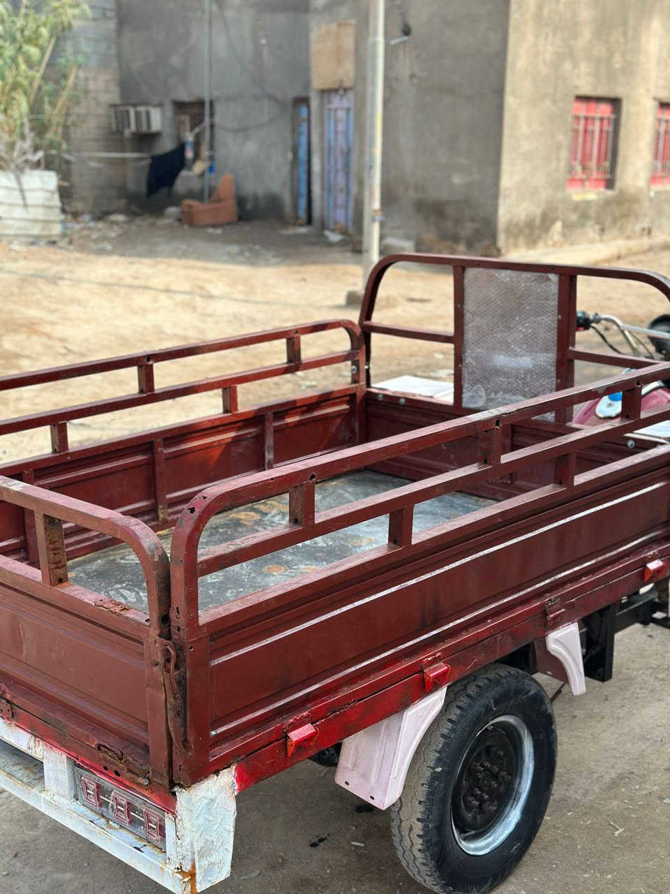 السلام اخوان ستوته ليفان موديل 2010 نظافه فول مابيها نقص اي شي كهربائيات كلها شغاله اكس لطش تايرات جدد شاصي كفاله ركبه كفاله السعر خاص الي يحب يراسلني ويدلل الي يحب يتصل هذه رقمي ***********
