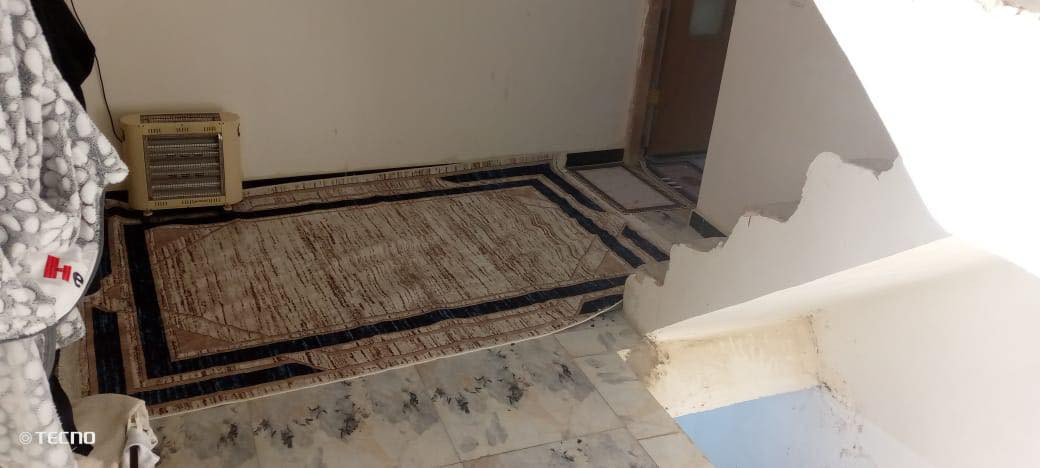 بسم الله الرحمن الرحيم
دار للبيع 
مساحه 50 متر 
واجهه 5 نزال 10
 السريداة مربع الثالث 
مجاور مكتب احمد الشمري
السعر 68 وبي مجال 
 ابو روان ***********
