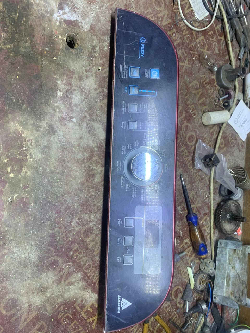 سلام عليكم توفر كروت شرط الشغل وبدون تصليح شرط 
سامسونك كارت دشبول خلفي+امامي
الحافض كارت دشبول خلفي+امامي 
الجي انفيرتر 
ميديا+دنكا+هايسنز 
عنواني الغزاليه موجود توصيل ***********
