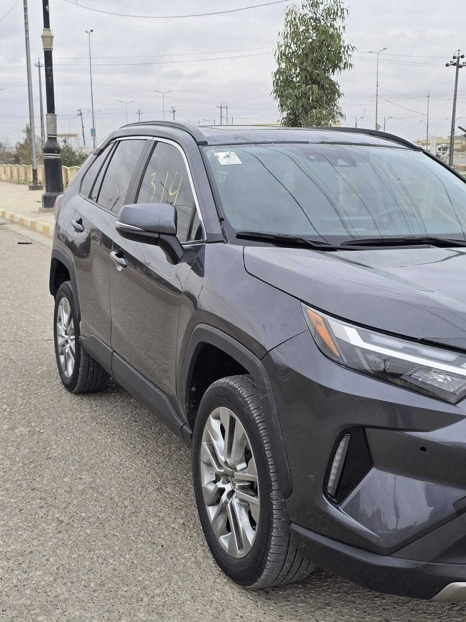 ‏Toyota RAV4 
2023 XLE primeom
السعر ١٩٠
الهاتف : ***********
تويوتا راف فور XLE  بريميوم
موديل 2023
ماشية 18 الف   

الحادث بنيد و جاملغ ايمن  مبدل الجاملغ الايسر ربع صبغ

حجم المحرك 4 سلندر 
المواصفات :
بصمة ابواب
بصمة تشغيل
الشاشة الجبيره 
تحديد مسار 
رادار أمامي(تحديد مسار)
رادار جانبي (نقاط عمياء) على المري 
رادار خلفي(التحذير من الاصطدام)
تحكم وضعيات القيادة Drive Modes 
ابل كار بلي بلوتوث بدون وياير
اوتو ستارت (Auto start)
اوتو ستوب(Auto Stop)
هاند بريك بصمة
اوتو هولد(Auto Hold) 
تحكم وضعيات القيادة,ECO,NORMAL,SPORT  
مانع انزلاق 
تحكمات استيرن 
وبقية المواصفات المعروفة
