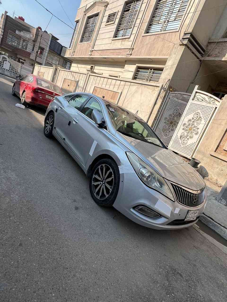 سلام عليكم
ازيرا ٢٠١٣
ماشيه ١٣٨ الف 
كير مكينه بلادية
بيها بارد بالجاملغ الخلفي شي كلش قليل 
وطخة بالجاملغ الخلفي 
نص مواصفات 
السعر 121$
مكانها بغداد
الرقم***********
