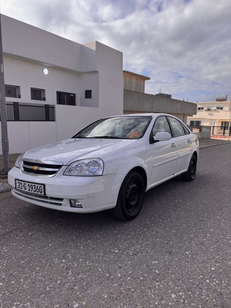 اوبترا موديل ٢٠١٣ كير عادي  سياره بها ربع باب سائق صبغ فقط والباقي كفاله عام رقم سنويه جديد بها كوبون بانزين كير محرك بدون عيب 
سعر ٨٥ مجال 
رقم موبايل *********** كركوك, العراق
