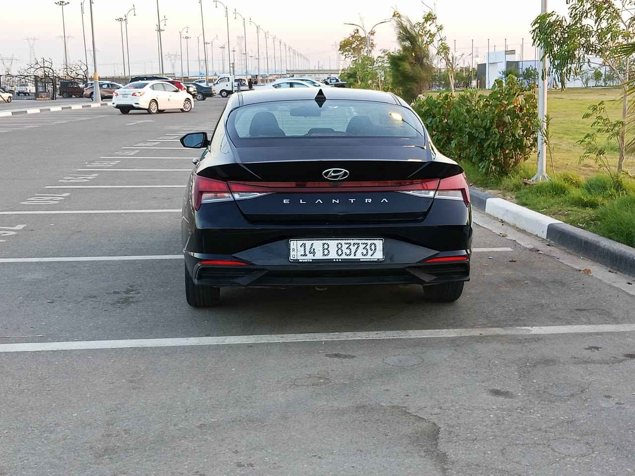 🚗 Hyundai Elantra 2023 للبيع لنترا (وارد أمريكي)
🔹 اللون: أسود
🔹 محرك: 2000 
✨ المواصفات:
تشغيل عن بعد
حساس خلفي
توقف ذاتي 
نقطه عمياء
رادار امامي 
تحديد مسار
 تحكم ستيرن 
تشغيل بصمه

🔧 الحالة:
▪️ ضربة خفيفة جاملك أيمن فقط
▪️ حافت البنيد معدل بشكل بسيط
▪️ صور الحادث متوفرة
***********
