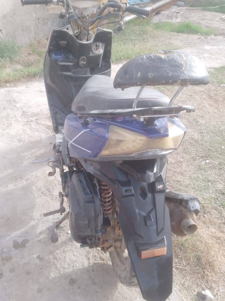 دراجه للبيع شغلتها الصبح شتغلت شويه وطفت ما اعرف عطلها وما فارغ اصلحها للبيع ب100 وبيها مجال بصيط ترهم مراوس مع  الفرق المكان وركاء رقم  ‏‪0788 954 9180‬‏ 💯🏍
