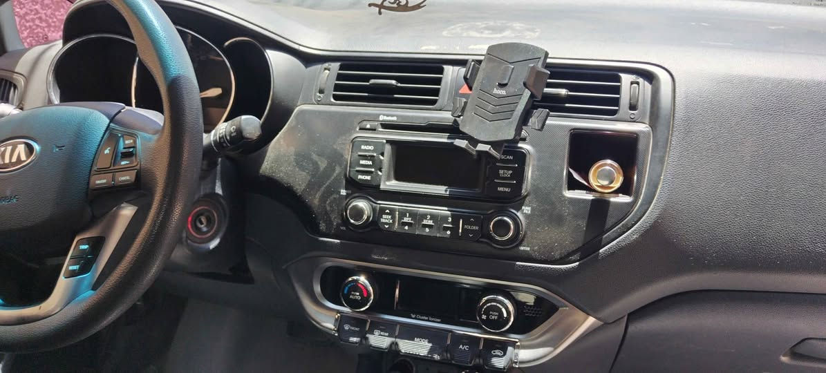 🚗 كيا ريو للبيع (جاهزة للعمل والتشغيل) 🚗
​السلام عليكم إخواني.. سيارة كيا ريو (تكسي صفراء) ما شاء الله بحالة ممتازة
​📌 المواصفات والتفاصيل:
​نوع السيارة: كيا ريو (Kia Rio).
​اللون: أصفر (تكسي) مع مرايات بلون مميز.
​المحرك: (اكتب حجم المحرك مثلاً 1.6) اقتصادي جداً بيها ECO بنزين ومثالي للشغل اليومي.
​الكير: ( أوتوماتيك و عادي).
​التبريد: ثلج ما شاء الله وجاهز للصيف.
​الوضعية العامة: السيارة نظيفة، ملصق الشركة والبيانات الأصلي موجود على الجامة (مثل ما موضح بصورة الملصق)
​
​💰 السعر:
​السعر المطلوب: 8,000 دولار (80 ورقة) وبيه مجال بسيط جداً للشراي الجاد بعد المعاينة. بغداد, العراق


**إذا كنت صاحب هذا الإعلان وتريد حذفه لأي سبب، رجاءا أرسل رسالة إلى الدعم الفني**