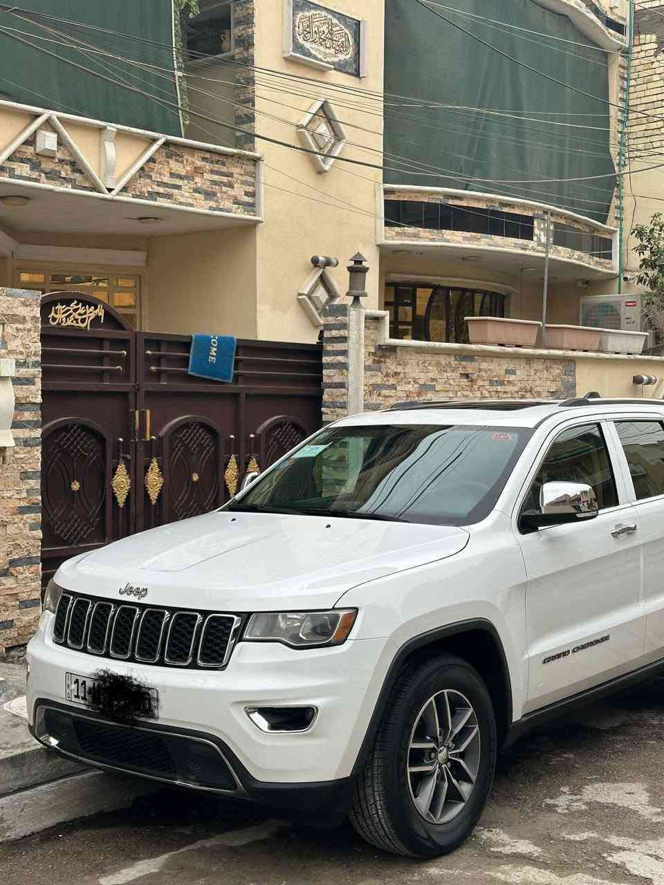 ياالله من رخصة الادمن جيب بلاك توب 2017 رقم بغداد مكفوله من كلشي فقط جاملغ امامي طخه بصيطه كير ومحرك حداديه تخم تاير كله جديد ماشيه 100 حقيقي باسمي تحويل مباشر سياره جديده مال جناي السعر 220 بيها مجال مال جيه مكاني بابل رقم الهاتف ***********
