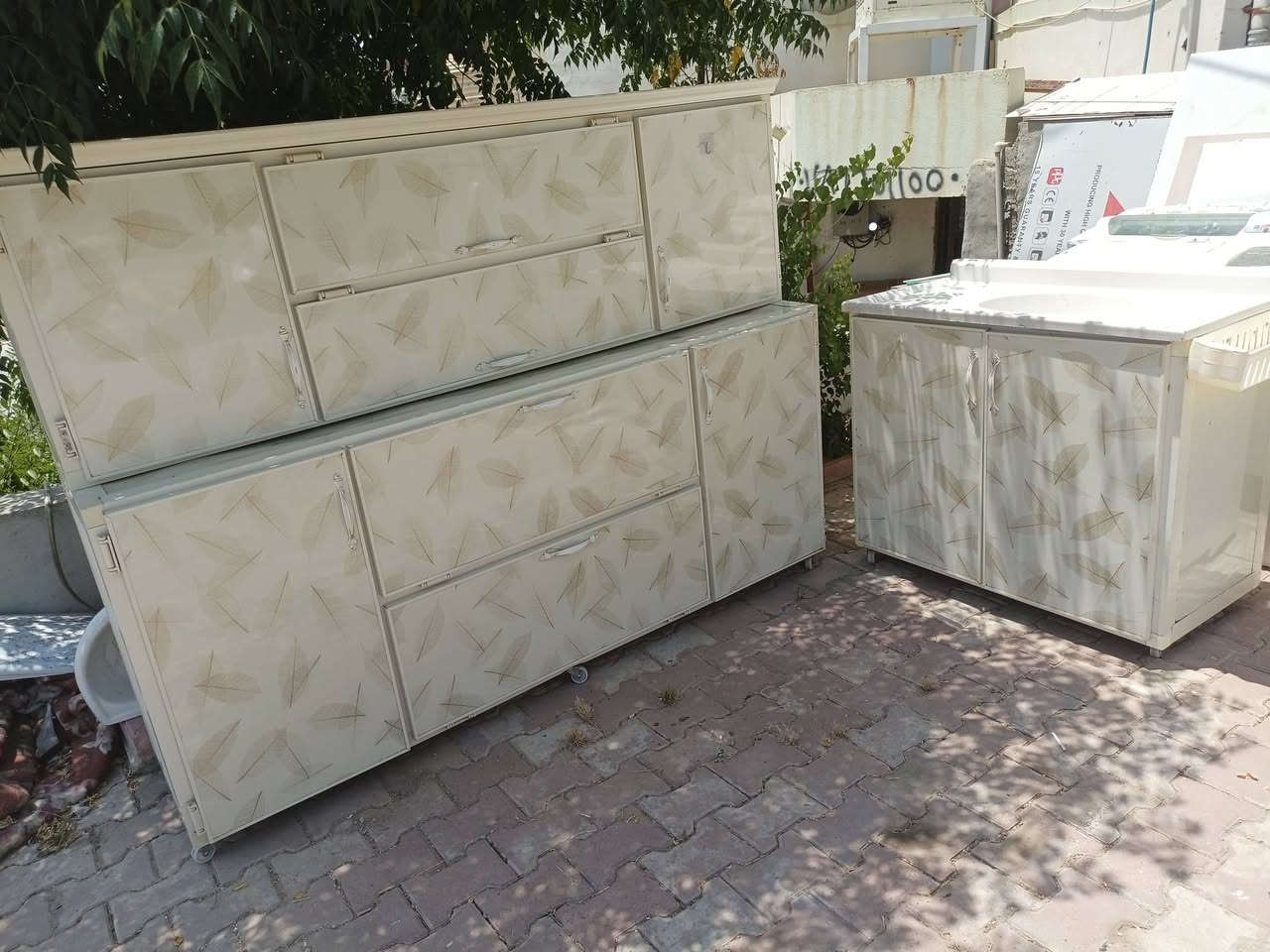 معرض البركه 
يوجد لدينا كاونتر شرط النظافه وشغل درجه اوله السعر180
كاني كرده شارع مستشفى شهيد جزى ***********
