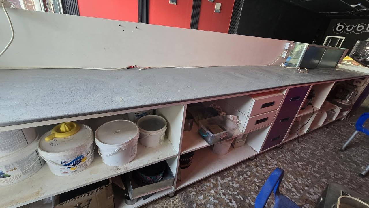 سلام عليكم
للبيع ميز فاترينا مرمر وخشب اصلي تركي
الواجه جام 
يحتوي على براد واناره داخل الواجه


**إذا كنت صاحب هذا الإعلان وتريد حذفه لأي سبب، رجاءا أرسل رسالة إلى الدعم الفني**