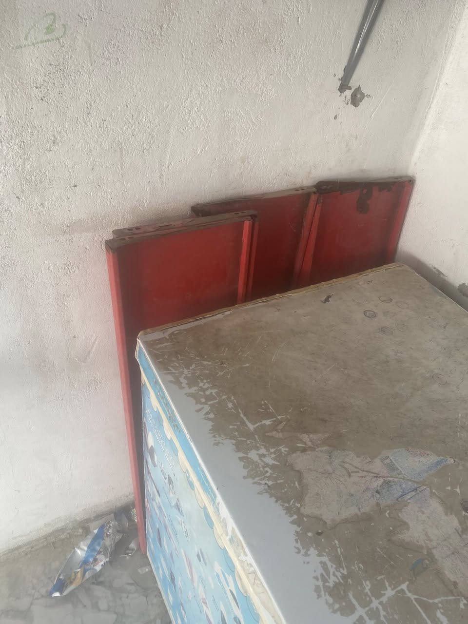 سلام عليكم رفوف انضاف وسلات  سعر رفوف 250 وبيهن مجال ولسلات الجبيره 60وبيه مجال ولزغيره 35وبيه مجال عنواني بصره مدينه بل خاص ***********
