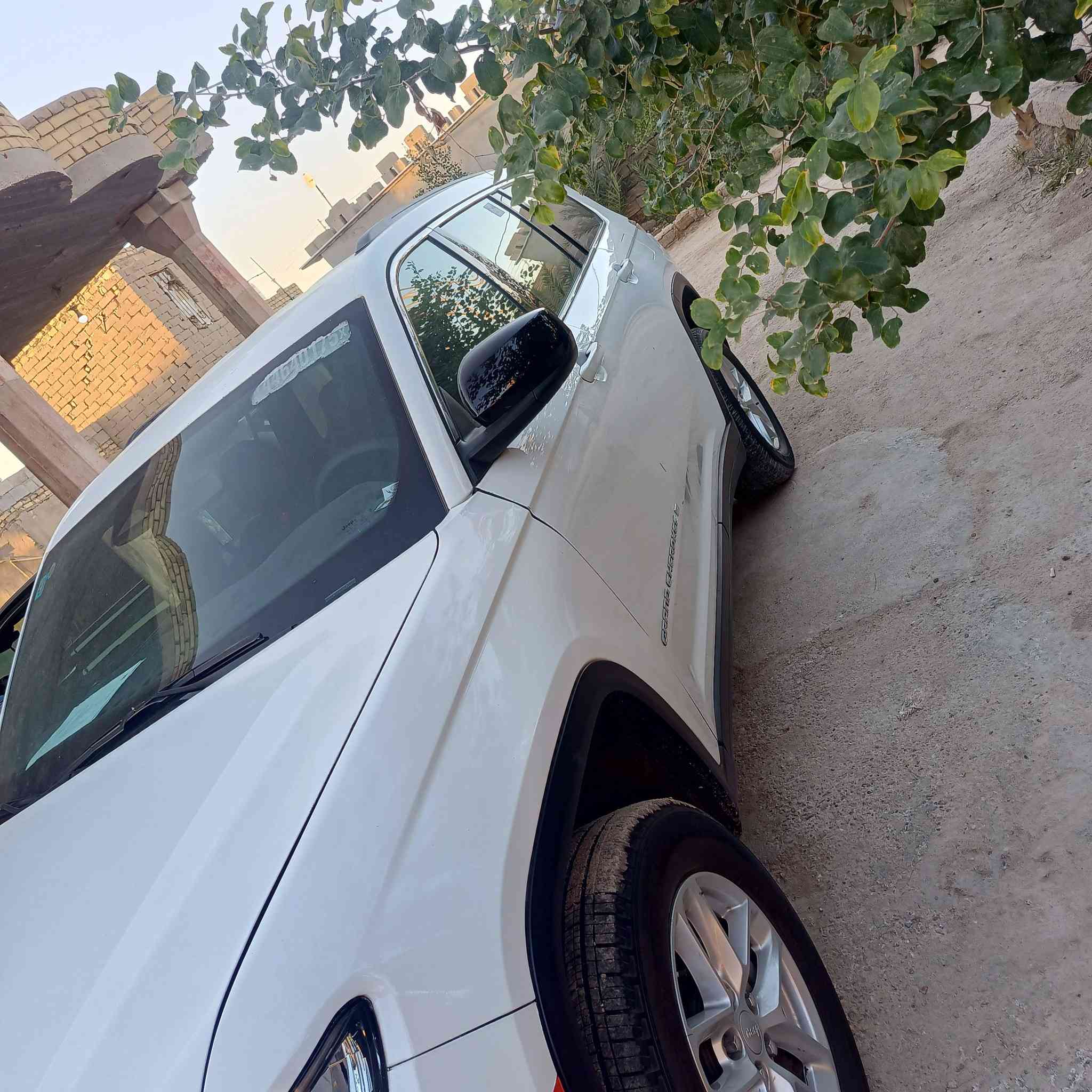 جيب لاريدو سبعة راكب موديل 24 حادث بجم بدون شواصي ولا لغود فقط تبديل جاملغين وبنيد وباب سايق 
بيه بارد بدون صبغ ولا فتح ماشيه 5000 رقم بصره 
السعر 260 وبيها مجال للشراي للاستفسار الاتصال برقم 
*********** المكان البصره القرنه
