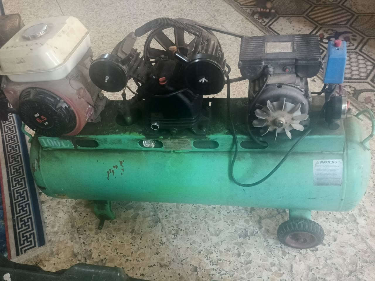 كبريسر جديد 350الف وصندوق امريكي 100الف مكينه لحيم بذون وايرات 60الف رقم*********** الحسينيه مال راشديه بغداد
