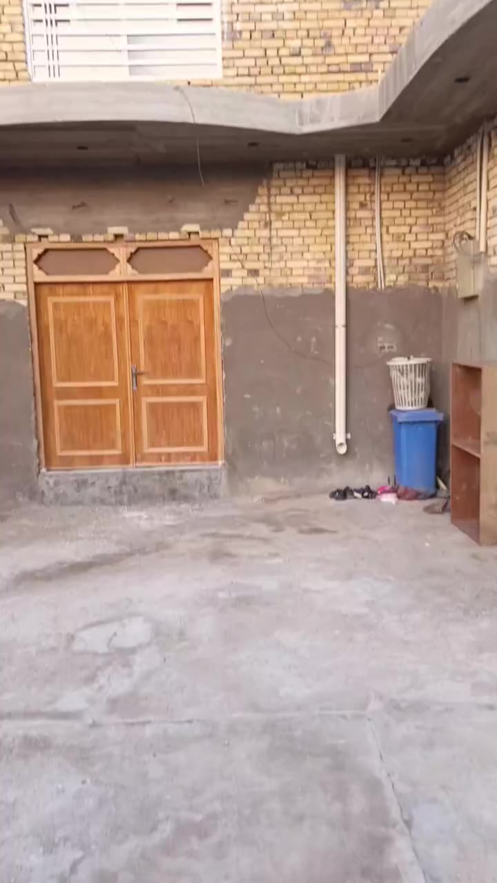 يوجد الدينه بيت البيع مساحته 400متر غرب الشارع العام 60متر منطقت الحكيم الوله بناء حديث ***********ستفسار تصال على هاذا الرقم
