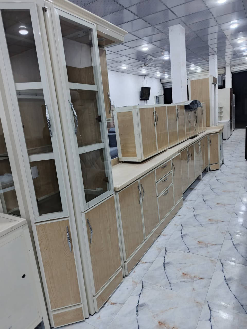 أثاث منزلي باله وجديد نواع غراض منزليه 
تخومه ودواوين 
العنوان الناصريه الإسكان الصناعي نزلت الجامع الكبير بالبداية 
رقم ***********
