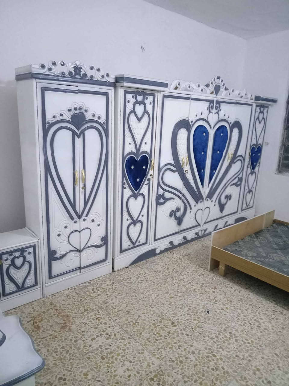 غرفه اخشاب للبيع مستعمله السعر 350 وبيه مجال ***********
