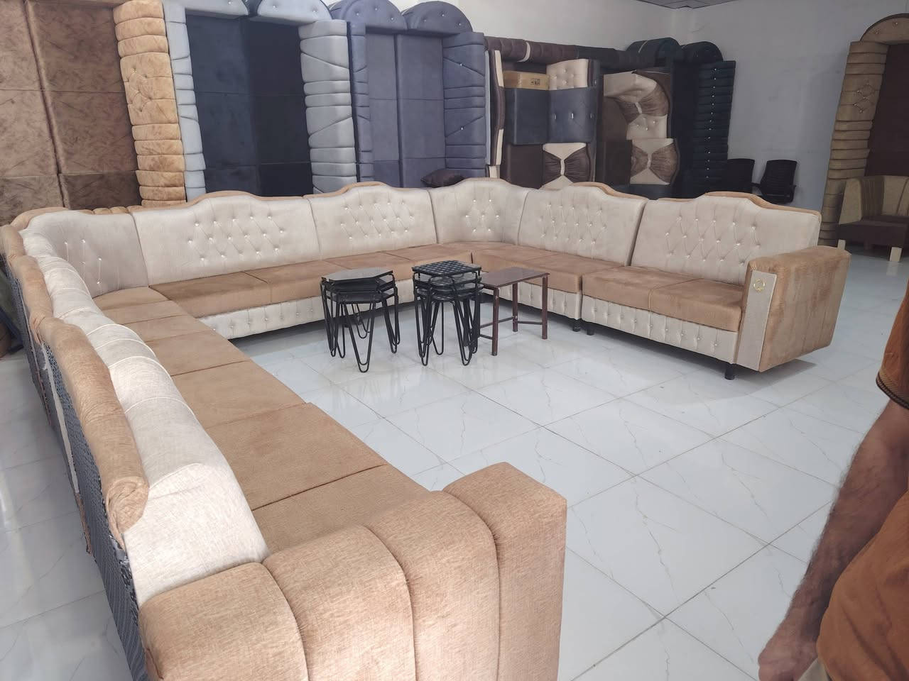 قنافات ديوان عراقي درجة اولى جديد 15 متر 
عرض خاص مدة اسبوع سعر 700
عنوان سنجار مقابيل تربيه تلعفر مجمع الهابش 
***********
