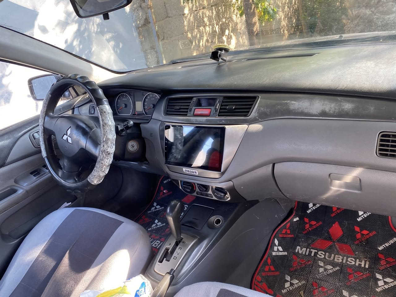 السلام عليكم 
لانسر 2011 رقم جديد 
سنويه لغاية 28 
كير مكينه تبريد مكفول 
صبغ حزام اثر شخوط  
مكينه 2000 يعني بدون داونز 
دبلات صدر امامي صار شهرين من بدلتهن بعدهن بالضمان
السعر 82 وبيها مجال بسيط 
المكان ديالى 
***********
