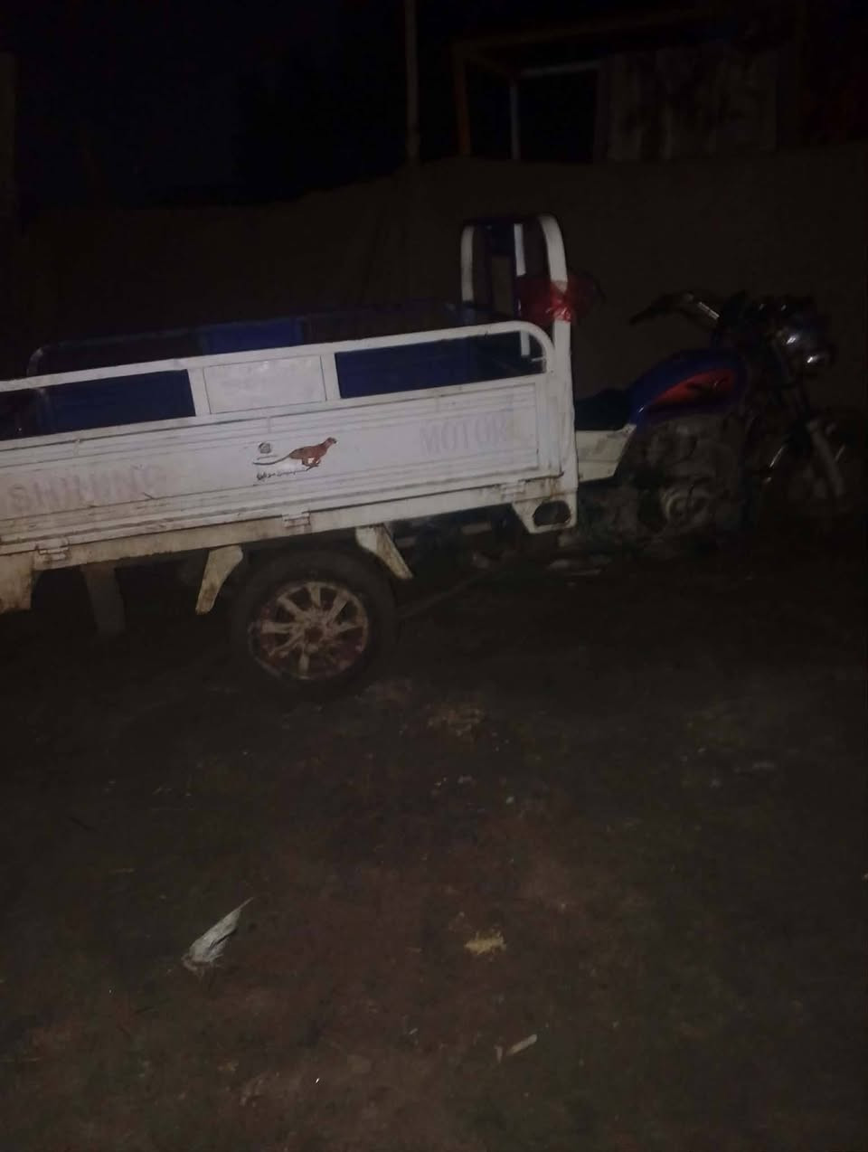 السلام عليكم ستوته للبيع شاصي دايون معمر جمره بدي جمره جديد اكسل جمره سنويه بدون رقم والاستفسار عله هاذه الرقم ‏‪***********‬‏ جاهزة مجهزة نكره سلف
