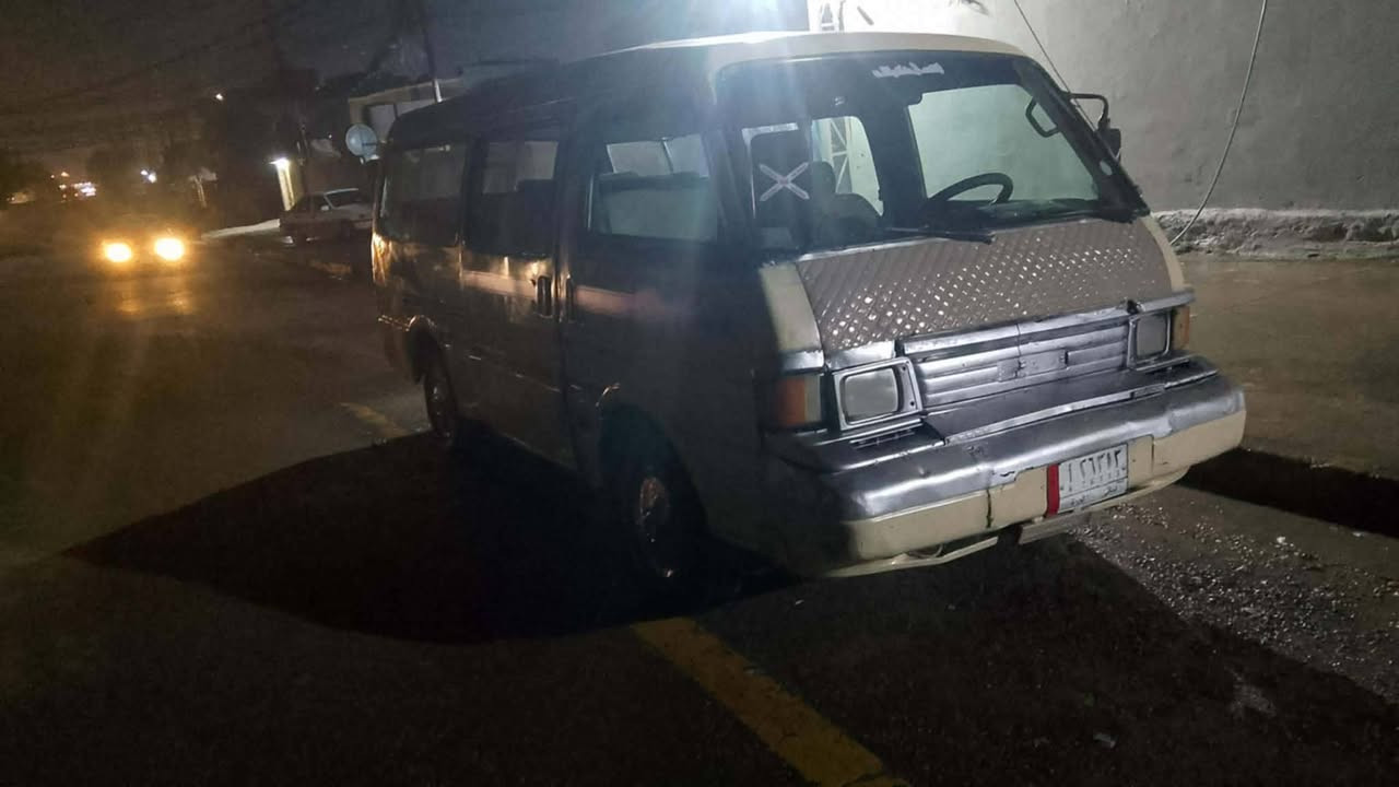 سلام عليكم كيا مازدا للبيع
14 نفر محرك 6 مال ملكه بانزين توماتيك 
سياره حلوه نضيفه تاخذها ماتصرف عليه 
سعر 25 بيها مجال مكاني الموصل ***********
