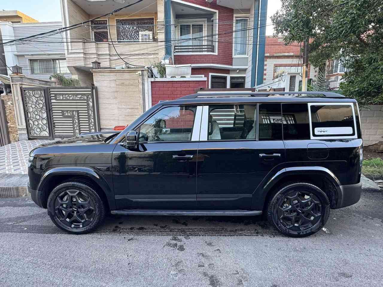 للبيع – سيارة BYD ليوبارد 7 | فول مواصفات الترا

📍 الموقع: بغداد – العطيفية
📅 سنة الصنع: 2025
📌 الممشى: 250 كيلو يعني زيرو
🔧 الحالة: ممتازة  بدون حوادث 

✨ المواصفات الرئيسية:
• فئة الترا فول أوبشن (أعلى فئة تجهيز)
• شاشة لمس كبيرة + واجهة ذكية
• سيارات ذكية وتقنيات متقدمة
• فرش داخلي فاخر
• نظام تكييف قوي
• حساسات + كاميرا خلفية + 360 
• نظام أمان متكامل
• ناقل حركة سلس وقيادة مريحة

💡 مميزات إضافية:
⭐ فتح ذكي بدون مفتاح
⭐ تحكم صوتي
⭐ نظام ملاحة
⭐ مثبت سرعة
⭐ إطارات ممتازة

السعر 60 مليون
رقم الهاتف ***********
