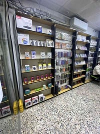 5 رفوف و 4 تعاليك نهاية شارع الصحة. الوحدة على 90 و بيها مجال. 0770259...