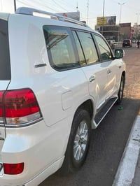 لاندكروز 21 بريم اصل 4كامرات360  ماشيه50لف وقبل الزياده سيارة جديده وض...