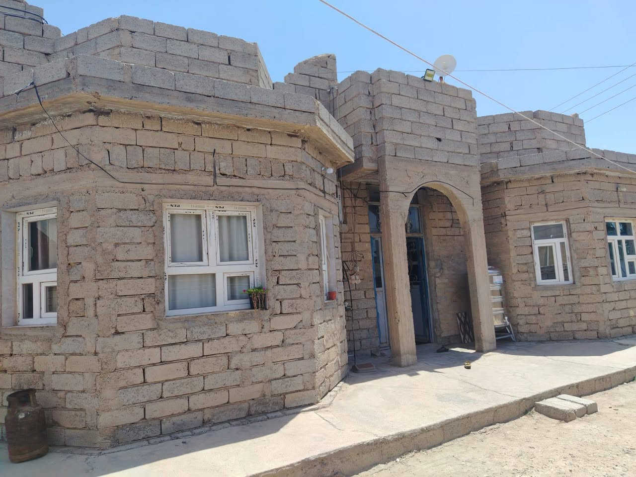 الحمدلله تم انجاز العمل في تكريت الفرسان 
 كادر عمل تغليف حجر حلان باحدث الديكورات حسب الطلب تصاميم ( علمآ ان البيت مامجلي) 
 للأستفسار ***********
